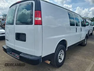 2018 Chevrolet Express Cargo z VIN 1GCWGAFP5J1204160, wystawiony jako IAAI lot #42621020 z przebiegiem 164 194 mil mil oraz . Historia ofert i sprzedaży dostępna na DreamBid. Obrazek 13.