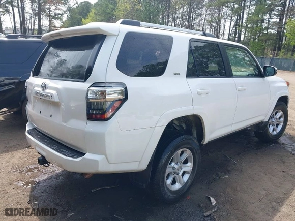 2020 Toyota 4Runner SR5 with VIN JTEBU5JR1L5793061, listed as a IAAI auction lot 41931410 with 81,984 mi miles. Bid and sale history available at carsss.com. Image 4.