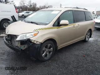 2011 Toyota Sienna LE AAS with VIN 5TDKK3DCXBS096325, listed as a IAAI auction lot 40997772 with 192,742 mi miles. Bid and sale history available at carsss.com. Image 18.