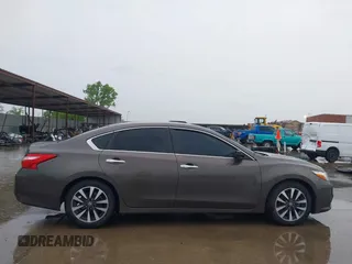2017 Nissan Altima S z VIN 1N4AL3AP1HC189184, wystawiony jako IAAI lot #42073216 z przebiegiem 136 633 mil mil oraz . Historia ofert i sprzedaży dostępna na DreamBid. Obrazek 13.