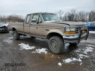 1993 Ford F-250 with VIN 1FTHX26M7PKA39302, listed as a Copart auction lot 43181105 with 274,377 mi miles and Salvage Title. Bid and sale history available at carsss.com. Image 4.