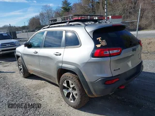 2016 Jeep Cherokee Trailhawk z VIN 1C4PJMBB6GW335837, wystawiony jako IAAI lot #41547478 z przebiegiem 236 483 mil mil oraz . Historia ofert i sprzedaży dostępna na DreamBid. Obrazek 3.