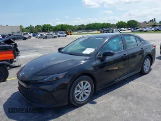 2025 Toyota Camry LE z VIN 4T1DAACK5SU071607, wystawiony jako IAAI lot #42377715 z przebiegiem Nie podano mil oraz . Historia ofert i sprzedaży dostępna na DreamBid. Obrazek 19.
