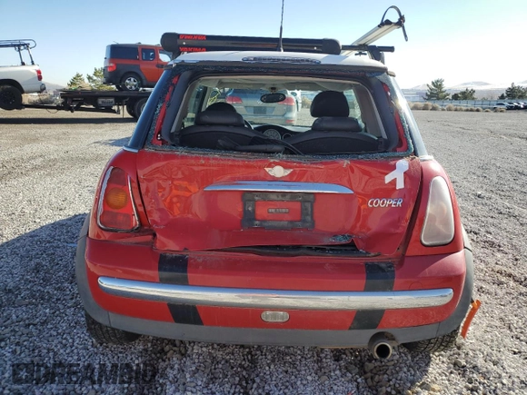 2004 MINI Hardtop with VIN WMWRC33434TC53820, listed as a Copart auction lot 85389994 with 164,452 mi miles and Salvage Title. Bid and sale history available at DreamBid. Image 6.