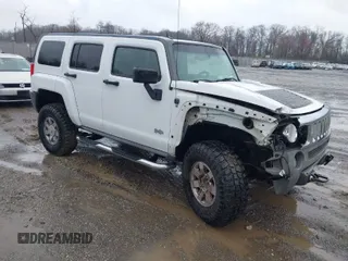 2007 Hummer H3 SUV with VIN 5GTDN13E978173651, listed as a IAAI auction lot 41865862 with 149,857 mi miles. Bid and sale history available at carsss.com. Image 1.