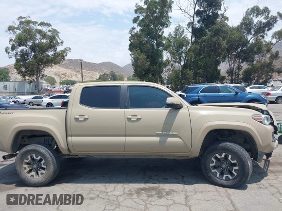2017 Toyota Tacoma SR5 z VIN 3TMAZ5CN8HM039863, wystawiony jako IAAI lot #42384198 z przebiegiem 53 142 mil mil oraz . Historia ofert i sprzedaży dostępna na DreamBid. Obrazek 14.