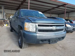 2007 Chevrolet Silverado 1500 LT w/1LT with VIN 2GCEC19J571562893, listed as a IAAI auction lot 41420449 with 246,613 mi miles. Bid and sale history available at carsss.com. Image 1.