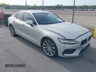 2019 Volvo S60 Momentum with VIN 7JR102FK0KG000679, listed as a IAAI auction lot 39804336 with 89,525 mi miles. Bid and sale history available at carsss.com. Image 1.