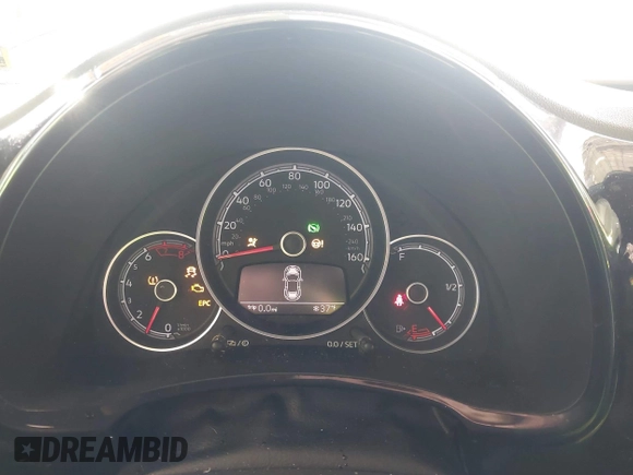 2018 Volkswagen Beetle S z VIN 3VWFD7AT6JM703758, wystawiony jako IAAI lot #41381842 z przebiegiem Nie podano mil oraz . Historia ofert i sprzedaży dostępna na DreamBid. Obrazek 7.