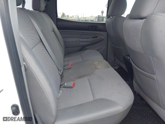 2013 Toyota Tacoma with VIN 3TMLU4EN8DM103635, listed as a IAAI auction lot 41893832 with 198,290 mi miles. Bid and sale history available at carsss.com. Image 8.