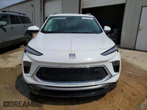 2024 Buick Encore GX Sport Touring с VIN KL4AMESL5RB097673, выставлен на аукционе Copart как лот 54846895 с пробегом 24 731 миль миль и Списание • Salvage title. История ставок и продаж доступна на DreamBid. Изображение 5.
