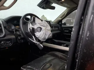 2019 Ram 2500 z VIN 3C6UR5KJ0KG571309, wystawiony jako Copart lot #86151134 z przebiegiem 76 444 mil mil oraz Szkoda całkowita • Salvage title. Historia ofert i sprzedaży dostępna na DreamBid. Obrazek 8.