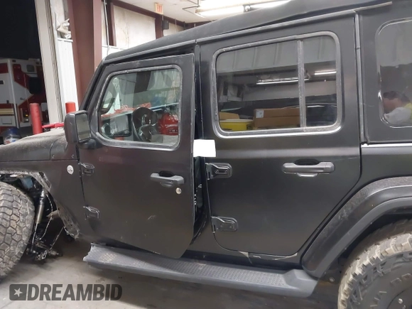 2018 Jeep Wrangler Unlimited Sahara z VIN 1C4HJXEN6JW294774, wystawiony jako IAAI lot #41573606 z przebiegiem 49 325 mil mil oraz . Historia ofert i sprzedaży dostępna na DreamBid. Obrazek 15.