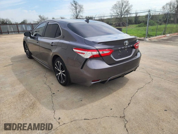 2020 Toyota Camry SE with VIN 4T1G11AKXLU352366, listed as a Copart auction lot 52066575 with 39,688 mi miles and Clean Title. Bid and sale history available at carsss.com. Image 3.