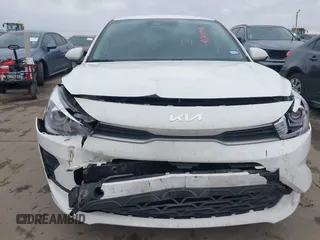 2023 Kia Rio S z VIN 3KPA24AD3PE542301, wystawiony jako IAAI lot #41364553 z przebiegiem 35 204 mil mil oraz . Historia ofert i sprzedaży dostępna na DreamBid. Obrazek 6.