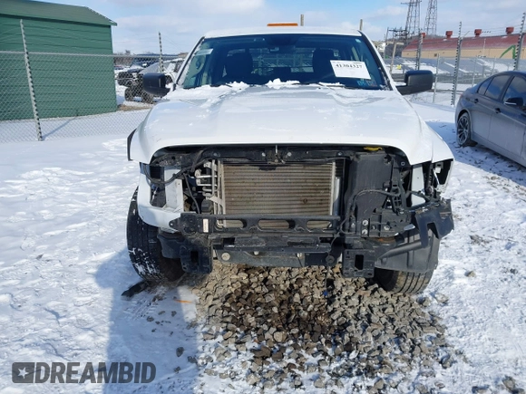 2023 Ram 1500 Tradesman z VIN 1C6RR6FG3PS535737, wystawiony jako IAAI lot #41304327 z przebiegiem 25 425 mil mil oraz . Historia ofert i sprzedaży dostępna na DreamBid. Obrazek 6.