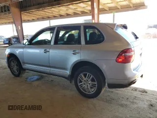 2009 Porsche Cayenne z VIN WP1AA29PX9LA02636, wystawiony jako Copart lot #50229185 z przebiegiem 133 885 mil mil oraz Szkoda całkowita • Salvage title. Historia ofert i sprzedaży dostępna na DreamBid. Obrazek 2.