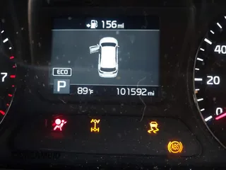 2019 Kia Sorento LX z VIN 5XYPGDA32KG439966, wystawiony jako IAAI lot #42046846 z przebiegiem 101 592 mil mil oraz . Historia ofert i sprzedaży dostępna na DreamBid. Obrazek 7.