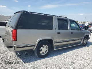 1999 GMC Suburban with VIN 1GKEC16R2XJ700510, listed as a Copart auction lot 45296135 with 189,004 mi miles and Clean Title. Bid and sale history available at carsss.com. Image 3.