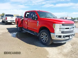 2018 Ford F-250 XL z VIN 1FT7W2BT5JEB19215, wystawiony jako IAAI lot #42168560 z przebiegiem 309 712 mil mil oraz . Historia ofert i sprzedaży dostępna na DreamBid. Obrazek 1.