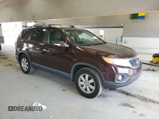 2012 Kia Sorento LX z VIN 5XYKT4A60CG238343, wystawiony jako Copart lot #57530375 z przebiegiem 268 748 mil mil oraz Czysty tytuł • Clean title. Historia ofert i sprzedaży dostępna na DreamBid. Obrazek 4.