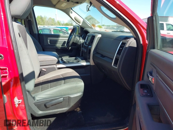 2017 Ram 1500 SLT z VIN 1C6RR6GG5HS678804, wystawiony jako IAAI lot #42050344 z przebiegiem 210 987 mil mil oraz . Historia ofert i sprzedaży dostępna na DreamBid. Obrazek 5.
