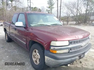 2002 Chevrolet Silverado 1500 LT with VIN 2GCEK19T021400263, listed as a IAAI auction lot 41487311 with 380,441 mi miles. Bid and sale history available at carsss.com. Image 1.