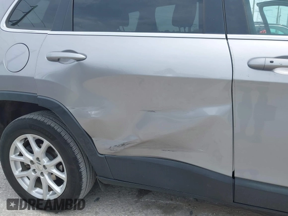 2018 Jeep Cherokee Latitude Plus with VIN 1C4PJLLB0JD534992, listed as a IAAI auction lot 42212429 with 125,928 mi miles and . Bid and sale history available at DreamBid. Image 6.