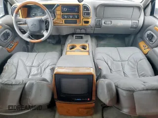 1999 Chevrolet Suburban with VIN 1GBEC16R0XJ434453, listed as a Copart auction lot 54711725 with 179,597 mi miles and Clean title. Bid and sale history available at DreamBid. Image 8.