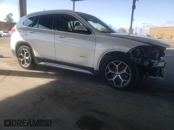 2017 BMW X1 sDrive28i with VIN WBXHU7C31H5H37217, listed as a Copart auction lot 70114342 with 73,683 mi miles. Bid and sale history available at carsss.com. Image 4.