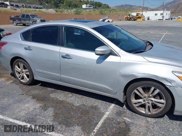 2013 Nissan Altima SV z VIN 1N4BL3AP3DN425384, wystawiony jako IAAI lot #42471028 z przebiegiem 154 095 mil mil oraz . Historia ofert i sprzedaży dostępna na DreamBid. Obrazek 12.