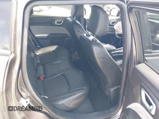 2023 Jeep Compass Latitude z VIN 3C4NJDBN7PT533642, wystawiony jako IAAI lot #42473847 z przebiegiem 34 589 mil mil oraz . Historia ofert i sprzedaży dostępna na DreamBid. Obrazek 8.