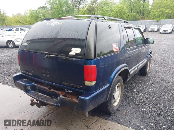 2000 Chevrolet Blazer LT z VIN 1GNDT13W9Y2350118, wystawiony jako IAAI lot #42255823 z przebiegiem 255 056 mil mil oraz . Historia ofert i sprzedaży dostępna na DreamBid. Obrazek 4.