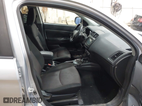 2017 Mitsubishi Outlander ES z VIN JA4AP3AU2HZ032372, wystawiony jako IAAI lot #41976700 z przebiegiem 87 827 mil mil oraz . Historia ofert i sprzedaży dostępna na DreamBid. Obrazek 5.