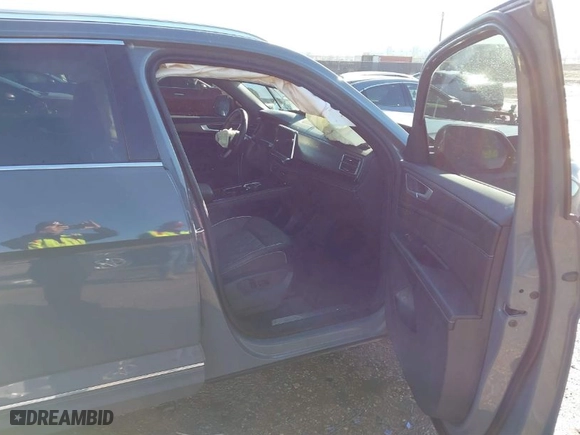 2024 Volkswagen Atlas Cross Sport 2.0T SEL Premium R-Line with VIN 1V2FE2CA9RC223529, listed as a IAAI auction lot 41188547 with 24,711 mi miles. Bid and sale history available at carsss.com. Image 5.
