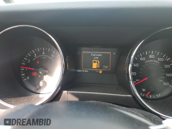 2015 Ford Mustang GT z VIN 1FA6P8CF0F5404972, wystawiony jako Copart lot #55903375 z przebiegiem 39 414 mil mil oraz Szkody całkowita. Historia ofert i sprzedaży dostępna na DreamBid. Obrazek 9.