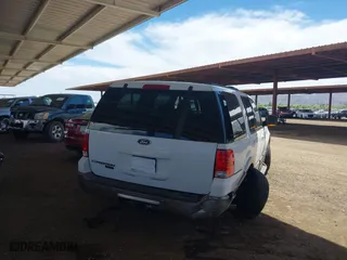 2004 Ford Expedition Eddie Bauer with VIN 1FMFU17L34LA57247, listed as a IAAI auction lot 39279271 with 152,511 mi miles. Bid and sale history available at carsss.com. Image 6.