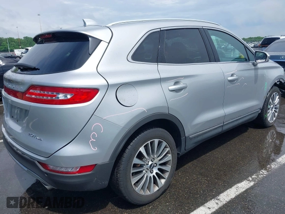 2017 Lincoln MKC Reserve z VIN 5LMCJ3D97HUL53966, wystawiony jako IAAI lot #42248077 z przebiegiem 55 245 mil mil oraz . Historia ofert i sprzedaży dostępna na DreamBid. Obrazek 4.