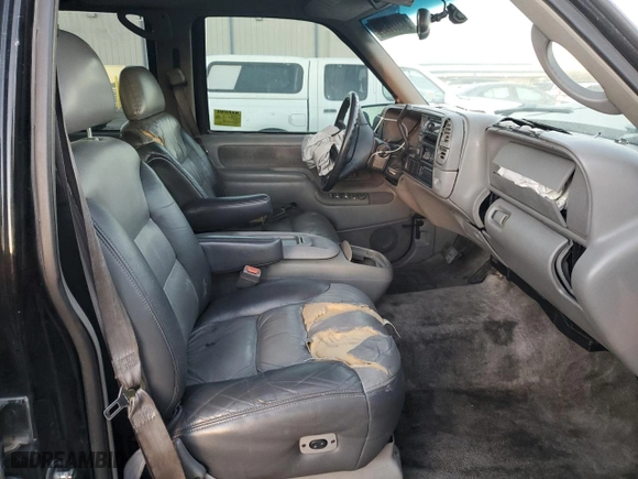 2000 Chevrolet Tahoe Limited with VIN 1GNEC13R5YR162329, listed as a Copart auction lot 84117434 with 177,241 mi miles and Salvage Title. Bid and sale history available at carsss.com. Image 7.