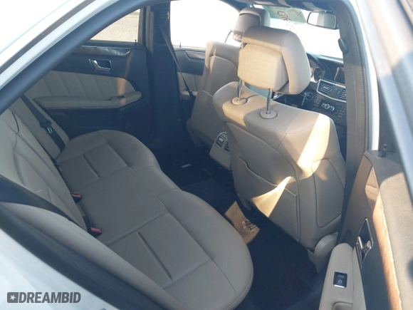 2011 Mercedes-Benz E-Class E 350 Luxury BlueTEC with VIN WDDHF2EB2BA489107, listed as a IAAI auction lot 41224580 with 1 mi miles. Bid and sale history available at carsss.com. Image 8.