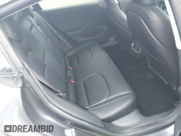 2018 Tesla Model 3 Long Range Battery z VIN 5YJ3E1EA2JF011588, wystawiony jako IAAI lot #42304226 z przebiegiem 56 819 mil mil oraz . Historia ofert i sprzedaży dostępna na DreamBid. Obrazek 8.