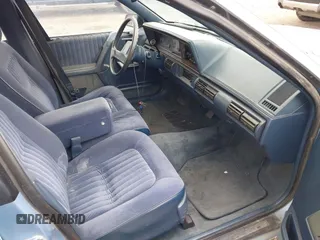 1991 Oldsmobile Cutlass Ciera z VIN 1G3AM54N3M6309525, wystawiony jako IAAI lot #42261904 z przebiegiem 121 774 mil mil oraz . Historia ofert i sprzedaży dostępna na DreamBid. Obrazek 5.