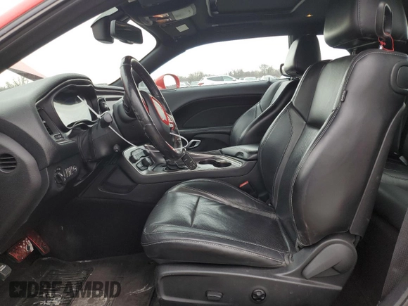2017 Dodge Challenger SXT Plus z VIN 2C3CDZAG6HH532057, wystawiony jako Copart lot #45400235 z przebiegiem 101 808 mil mil oraz Szkoda całkowita • Salvage title. Historia ofert i sprzedaży dostępna na DreamBid. Obrazek 7.