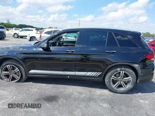 2020 Mercedes-Benz GLC 300 z VIN WDC0G8DB3LF734343, wystawiony jako IAAI lot #41894613 z przebiegiem 88 728 mil mil oraz . Historia ofert i sprzedaży dostępna na DreamBid. Obrazek 14.