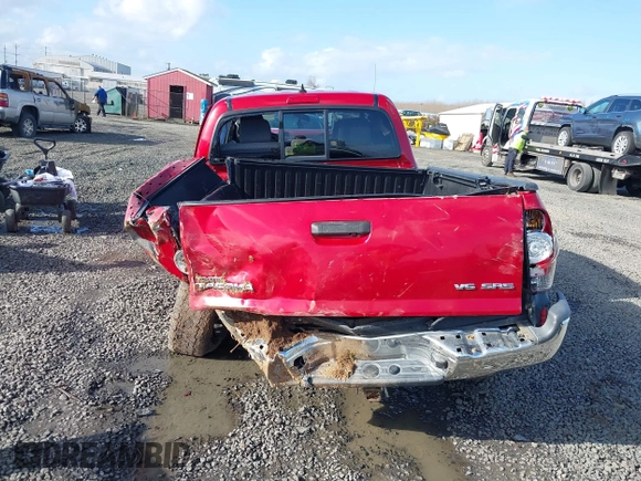 2015 Toyota Tacoma with VIN 3TMMU4FN1FM077045, listed as a IAAI auction lot 41670552 with 118,983 mi miles and . Bid and sale history available at DreamBid. Image 17.