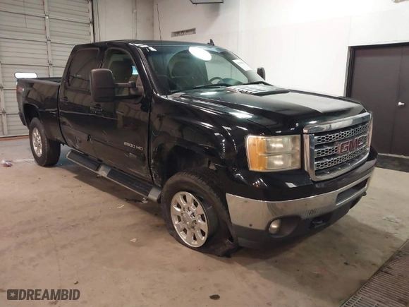 2013 GMC Sierra 2500HD SLT with VIN 1GT121EG3DF111218, listed as a IAAI auction lot 41566667 with 175,686 mi miles. Bid and sale history available at carsss.com. Image 1.