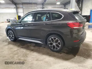 2020 BMW X1 xDrive28i z VIN WBXJG9C09L5P27471, wystawiony jako Copart lot #56573215 z przebiegiem 56 594 mil mil oraz Szkody całkowita. Historia ofert i sprzedaży dostępna na DreamBid. Obrazek 2.