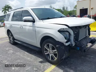 2022 Ford Expedition XLT z VIN 1FMJU1HT0NEA10739, wystawiony jako IAAI lot #42452772 z przebiegiem 31 493 mil mil oraz . Historia ofert i sprzedaży dostępna na DreamBid. Obrazek 1.
