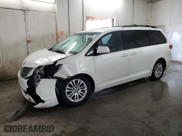 2015 Toyota Sienna XLE with VIN 5TDYK3DC4FS667923, listed as a Copart auction lot 86730854 with 62,486 mi miles and Salvage Title. Bid and sale history available at DreamBid. Image 1.