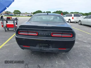 2016 Dodge Challenger R/T Scat Pack z VIN 2C3CDZFJ2GH254938, wystawiony jako IAAI lot #40888589 z przebiegiem 114 582 mil mil oraz . Historia ofert i sprzedaży dostępna na DreamBid. Obrazek 17.